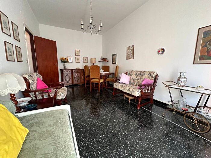 Appartamento trilocale in affitto in Via San Lorenzo, Centro, Cogoleto