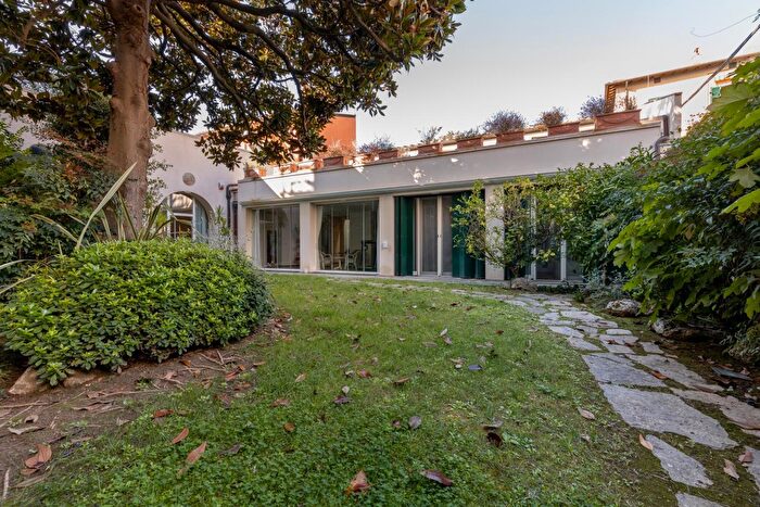 Appartamento con 9 locali in vendita in Pisa