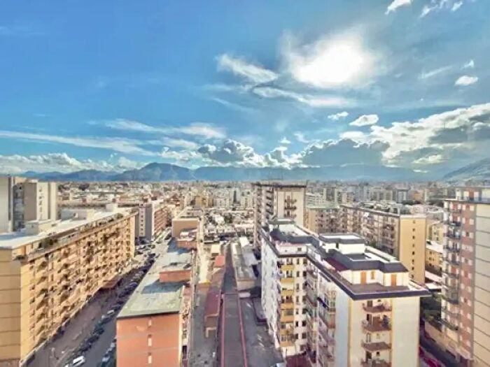 Appartamento con 5 locali in vendita in Via Cristofaro Scobar, Palermo