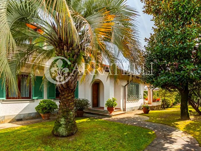 Casa con 12 locali in vendita in Via Michelangelo Buonarroti, Forte Dei Marmi