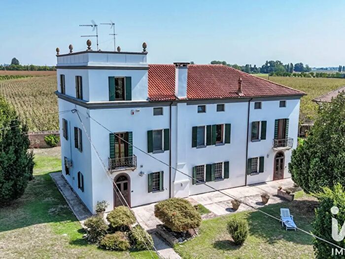 Casa con 18 locali in vendita in Via Trieste, Crespino
