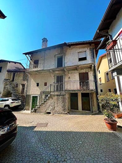 Casa quadrilocale in vendita in Via SColombano, Novate Mezzola