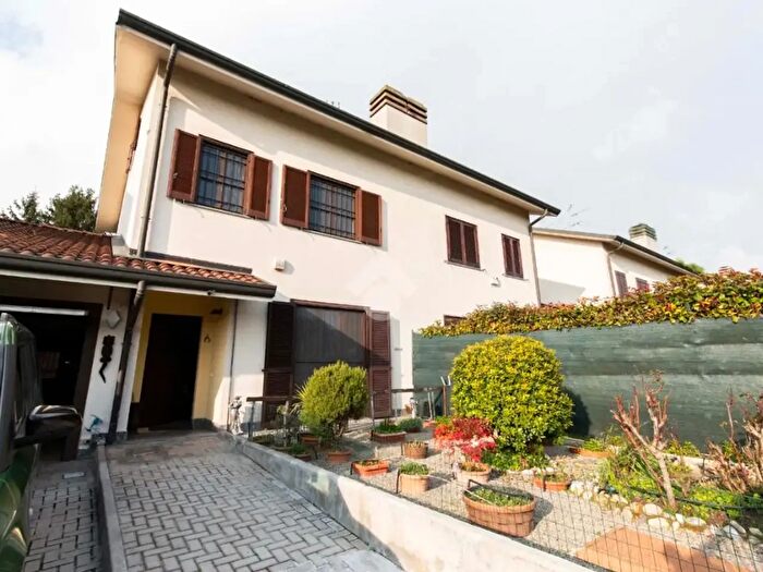 Casa con 5 locali in vendita in Via delle Betulle, Locate Di Triulzi