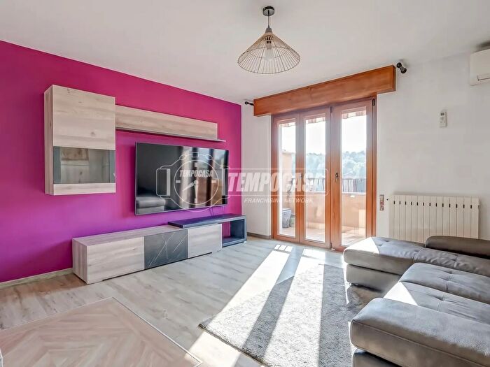 Appartamento trilocale in vendita in Via Creva a, Luino