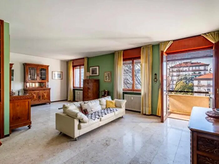 Appartamento quadrilocale in vendita in Via Berna, Milano