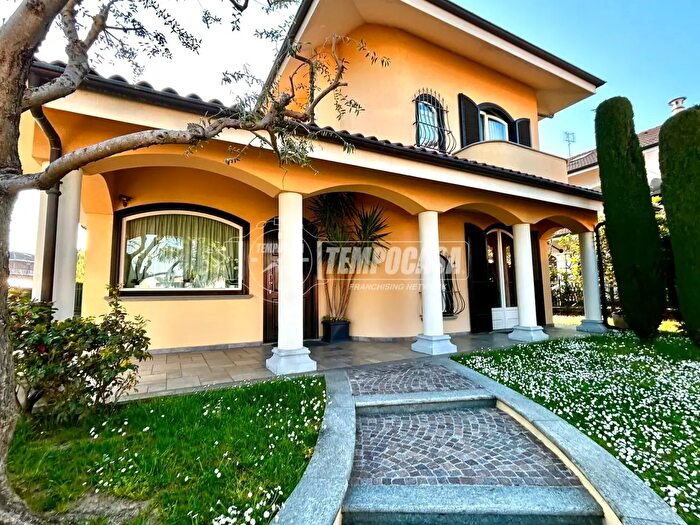 Appartamento con 12 locali in vendita in Via Francesco Colla, Trana