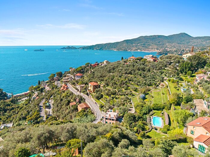 Casa con 8 locali in vendita in Via Ezra Pound, Zoagli