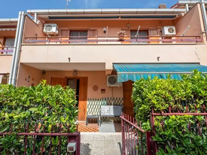 Casa con 5 locali in vendita in Via dei Pini, Fonte Nuova