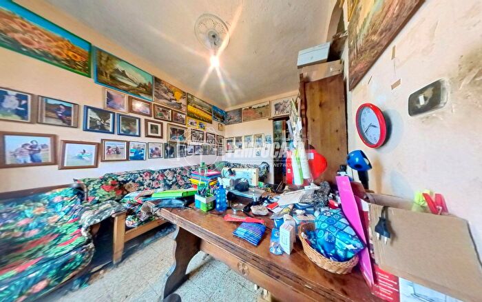 Appartamento trilocale in vendita in Via Breglio, Torino