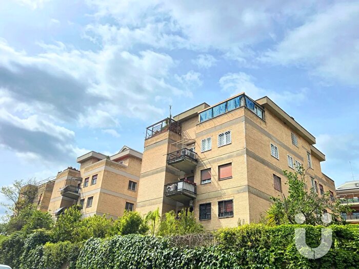 Appartamento quadrilocale in vendita in Via Giuseppe Belluzzo, Roma