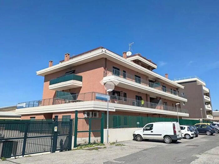 Appartamento monolocale in vendita in Via Roberto Peribeni, Roma