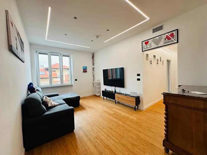 Appartamento con 5 locali in vendita in Via Giovanni Servais, Torino