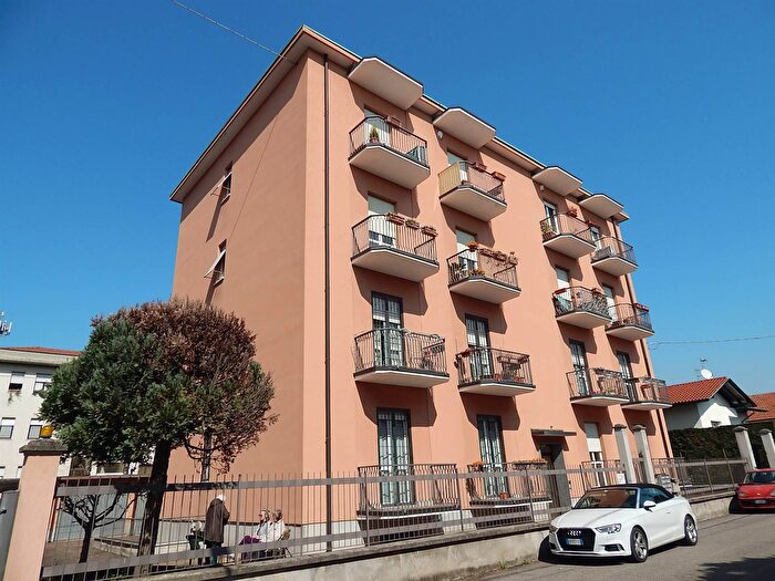 Appartamento trilocale in vendita in Carate Brianza