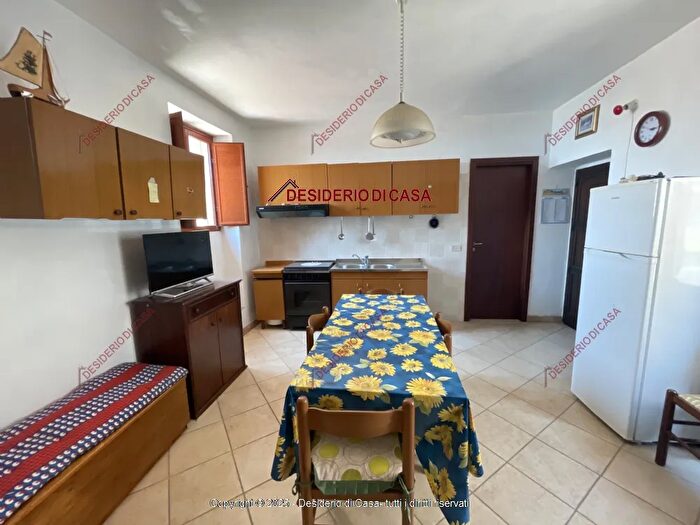 Casa con 8 locali in vendita in Via Ruggieri Gratteri Pa Italia, Gratteri