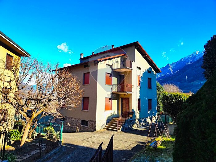 Casa con 6 locali in vendita in Breno