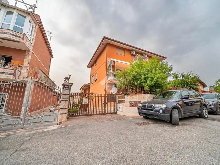 Appartamento monolocale in vendita in Via Piansano, Roma