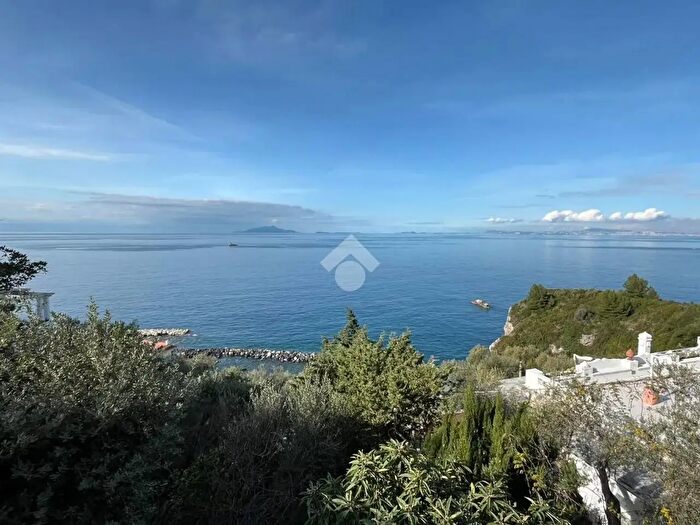 Casa trilocale in vendita in Via Villazzano, Massa Lubrense