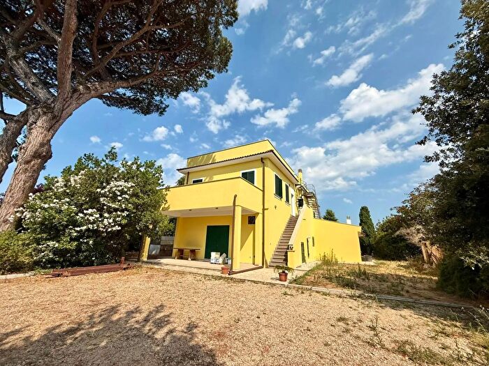 Casa con 16 locali in vendita in Via Casal di Claudia Anzio, Anzio