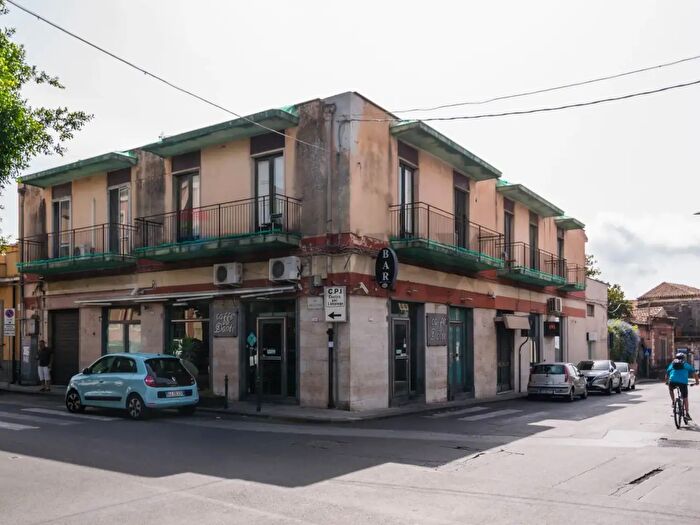 Casa con 9 locali in vendita in Via Etnea, Tremestieri Etneo