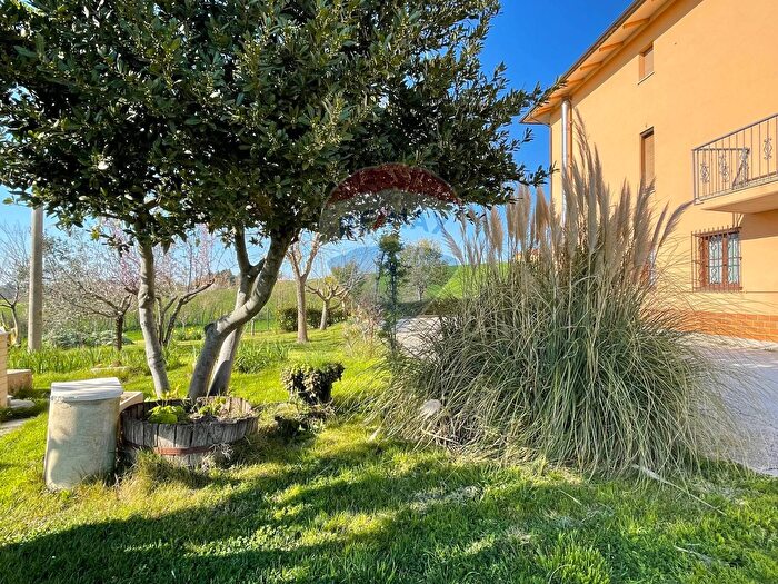Casa con 10 locali in vendita in Cimignano, Filottrano