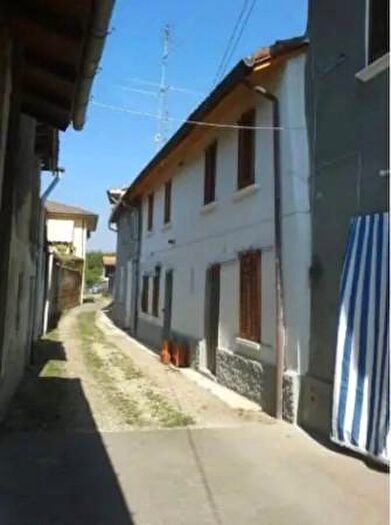 Appartamento con 6 locali in vendita in Via Caduti, Zinasco