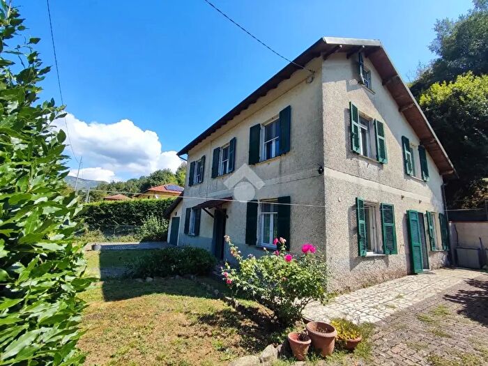 Casa con 6 locali in vendita in Via Firpo, Casella