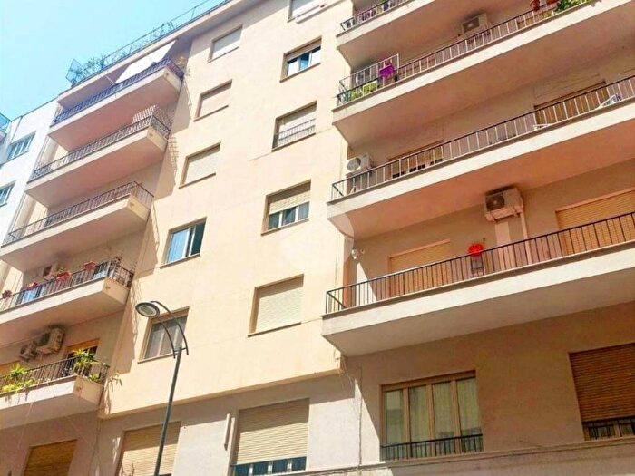 Appartamento quadrilocale in affitto in Via Giuseppe de Spuches, Politeama Ruggiero Settimo, Palermo