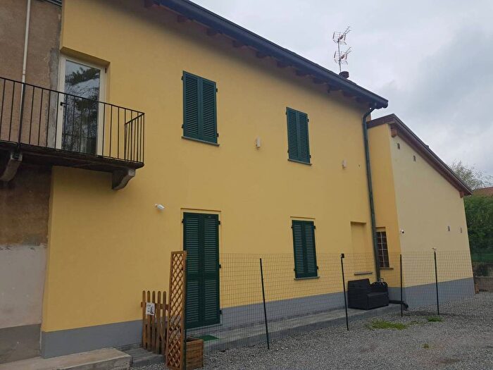 Appartamento trilocale in affitto in Vicolo Luigi Rho, Meda