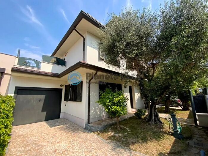 Casa con 10 locali in vendita in Via Sografi, Padova