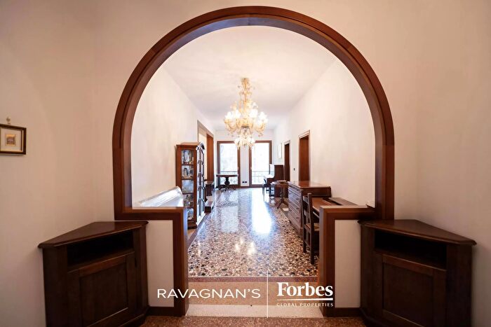 Appartamento con 6 locali in vendita in Venezia