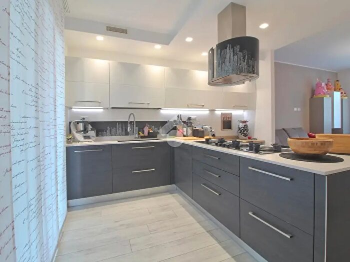 Casa quadrilocale in vendita in Via Pozzoni, Giulianova