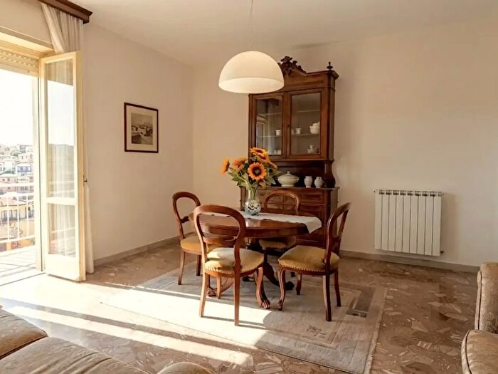 Appartamento con 5 locali in vendita in Via Gigliotti, Camaiore