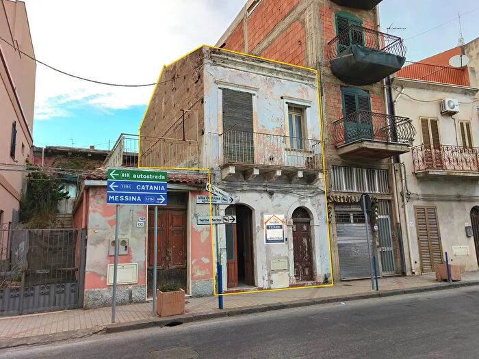 Casa trilocale in vendita in Via Francesco Crispi, Ali' Terme