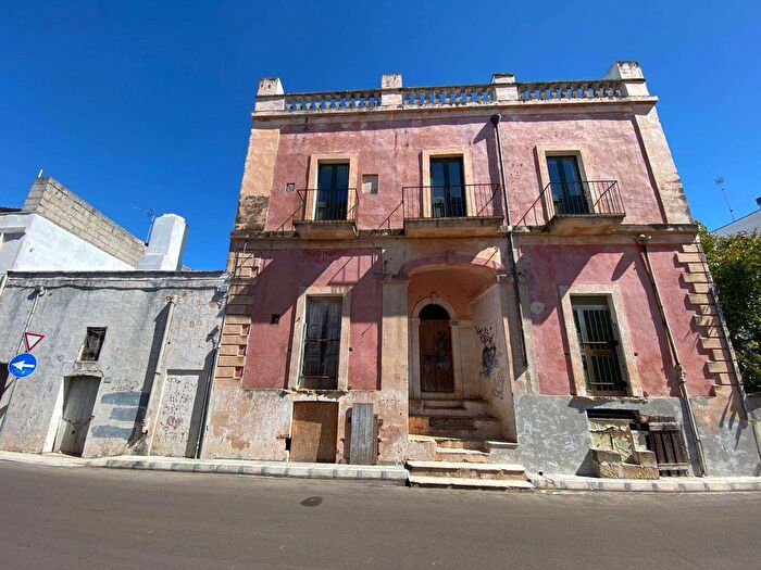 Casa con 9 locali in vendita in Via Volta, Ruffano