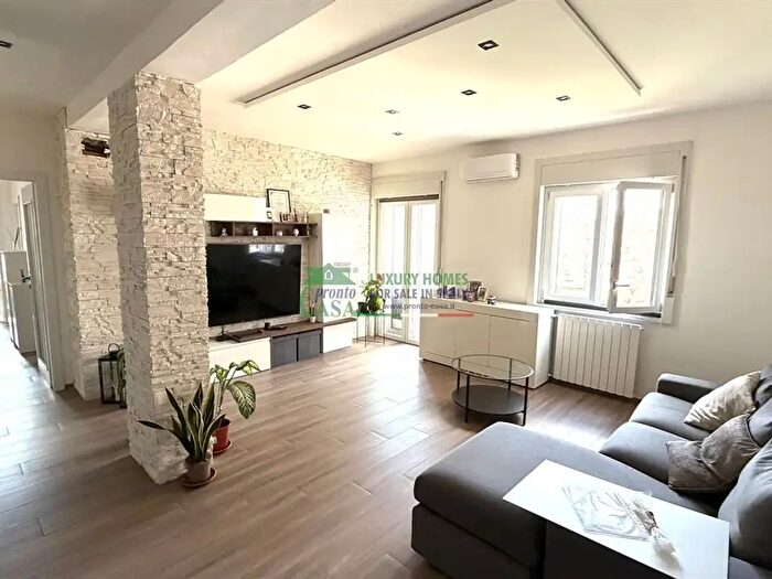 Appartamento con 6 locali in vendita in Via Aldo Moro, Ragusa