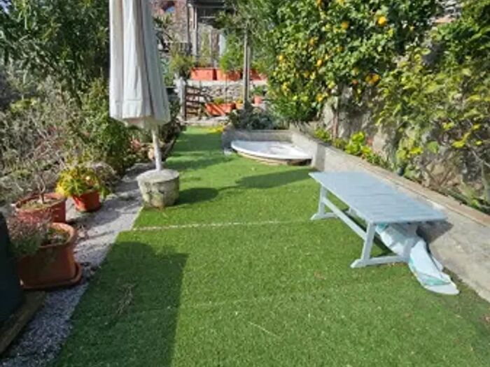 Appartamento trilocale in vendita in Via Rocche di Coronata, Genova