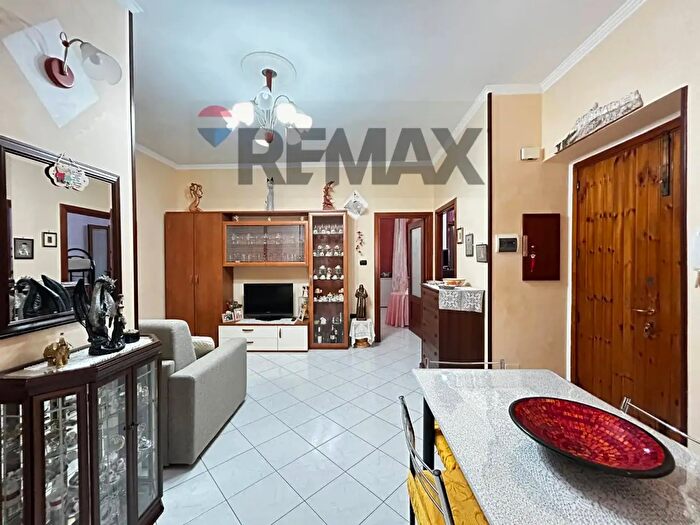 Appartamento trilocale in vendita in Via Tenente Petrone, Vieste
