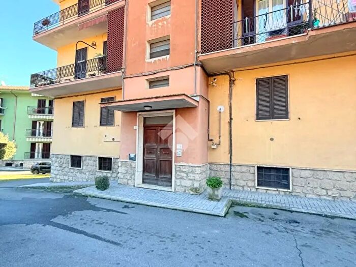 Appartamento trilocale in vendita in Via del Ponte, Orte