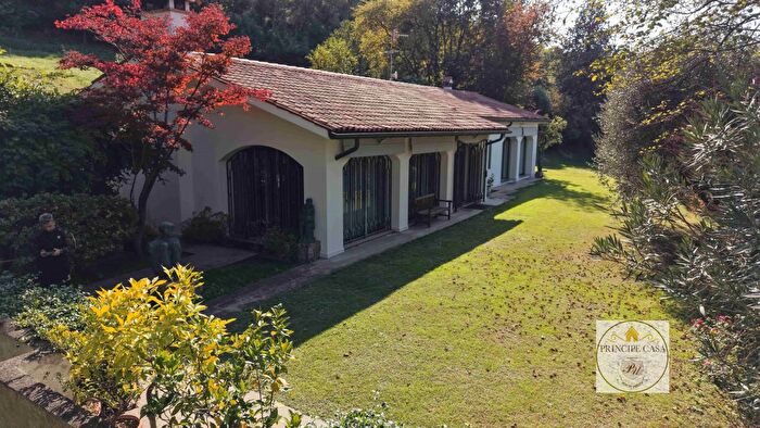 Casa con 6 locali in vendita in Via Palazzina, Arqua Petrarca