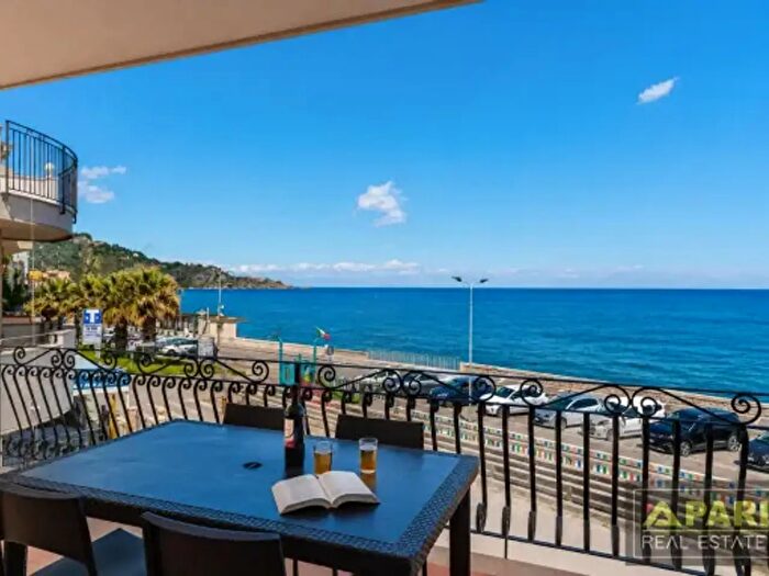 Appartamento con 6 locali in vendita in Giardini Naxos