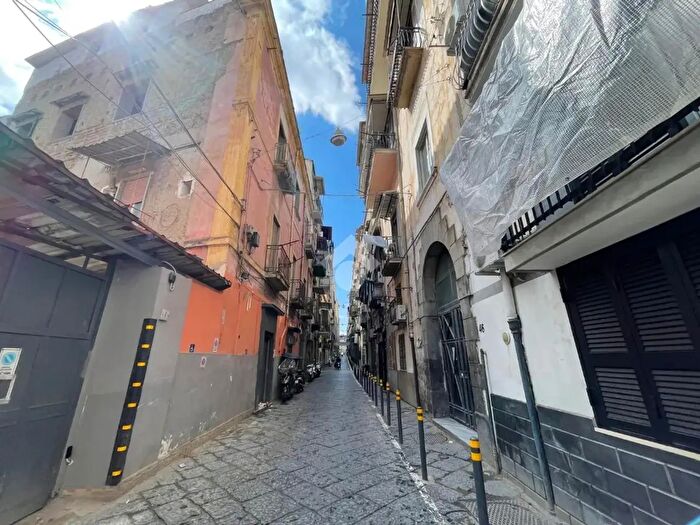 Appartamento trilocale in vendita in Vico Miracoli, Napoli