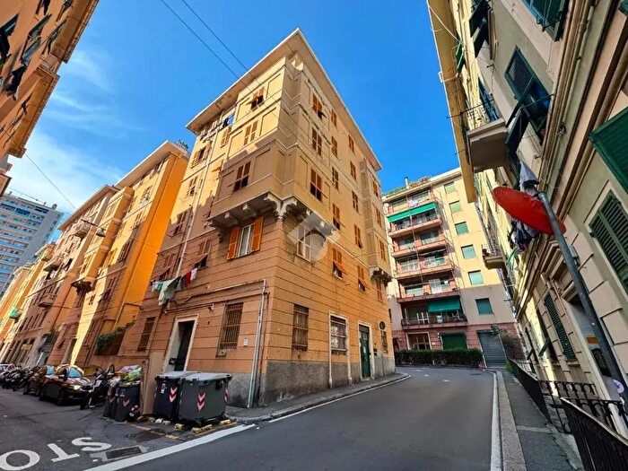 Appartamento con 6 locali in vendita in Via Giacomo Balbi Piovera, Genova