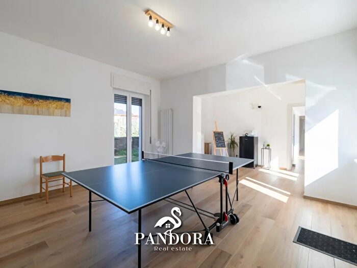 Appartamento con 5 locali in vendita in Via N Locarno, Samarate