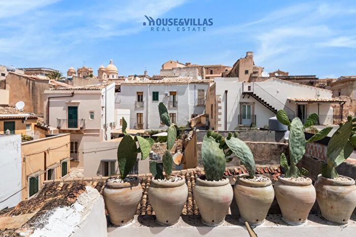 Casa con 5 locali in vendita in Via Giuseppe Zanardelli, Noto