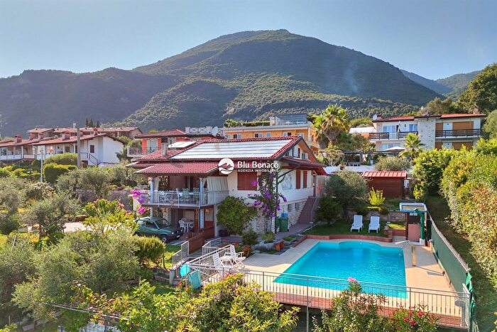 Casa con 14 locali in vendita in Toscolano Maderno