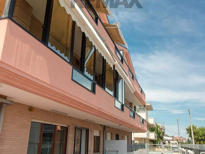 Casa con 6 locali in vendita in Via Giuseppe Toppeta, Pescara
