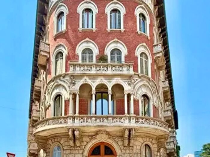 Appartamento con 6 locali in vendita in Via Ruffini, Milano