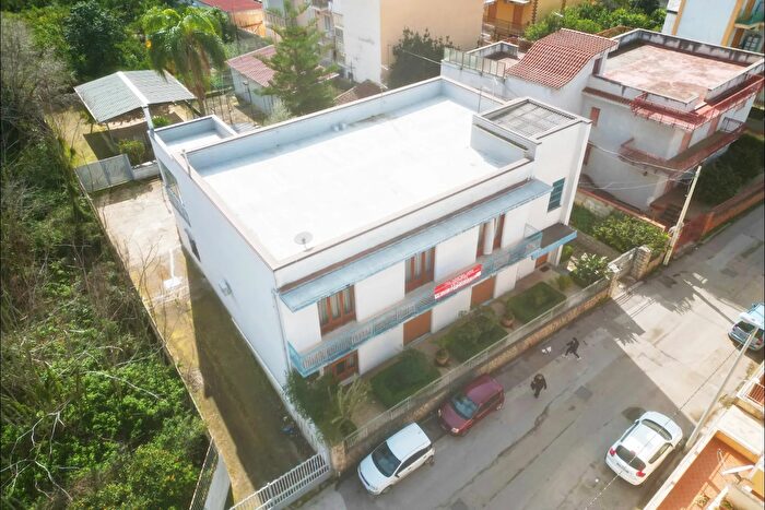 Appartamento con 6 locali in vendita in Via Falsomiele, Palermo