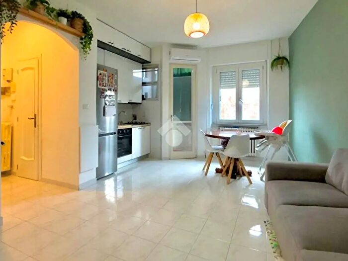 Appartamento trilocale in vendita in Via Parenzo, Torino