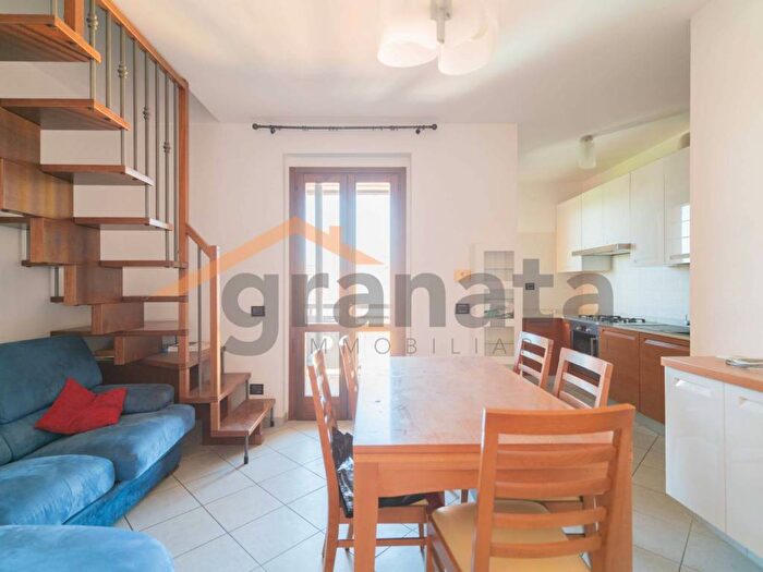 Casa con 6 locali in affitto in Via del Fosso di SantAndrea, Morena, Roma